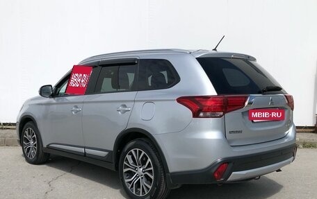 Mitsubishi Outlander III рестайлинг 3, 2016 год, 1 975 000 рублей, 4 фотография