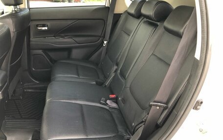 Mitsubishi Outlander III рестайлинг 3, 2016 год, 1 975 000 рублей, 19 фотография