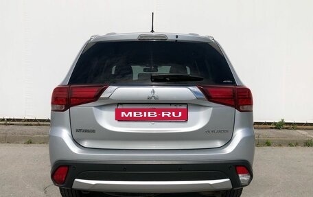 Mitsubishi Outlander III рестайлинг 3, 2016 год, 1 975 000 рублей, 8 фотография