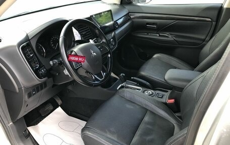 Mitsubishi Outlander III рестайлинг 3, 2016 год, 1 975 000 рублей, 9 фотография