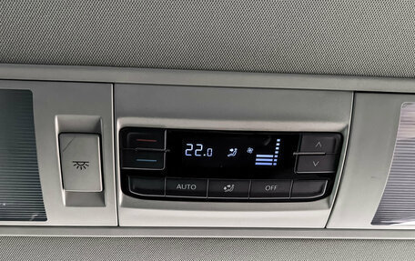 Volkswagen Multivan T6 рестайлинг, 2021 год, 6 150 000 рублей, 26 фотография