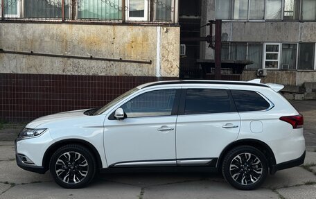 Mitsubishi Outlander III рестайлинг 3, 2021 год, 3 100 000 рублей, 5 фотография