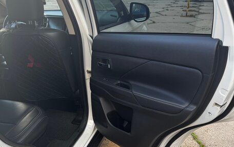 Mitsubishi Outlander III рестайлинг 3, 2021 год, 3 100 000 рублей, 9 фотография