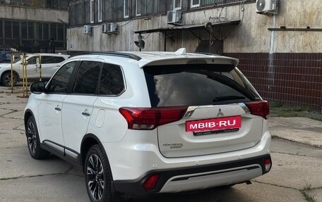 Mitsubishi Outlander III рестайлинг 3, 2021 год, 3 100 000 рублей, 4 фотография