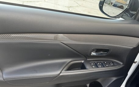 Mitsubishi Outlander III рестайлинг 3, 2021 год, 3 100 000 рублей, 12 фотография