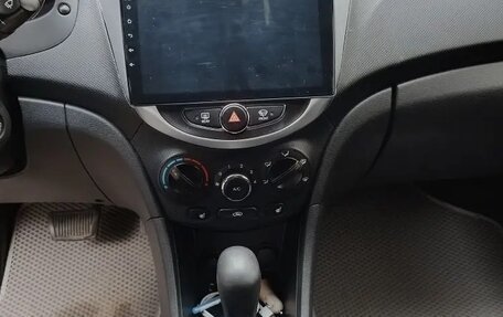 Hyundai Solaris II рестайлинг, 2011 год, 850 000 рублей, 6 фотография