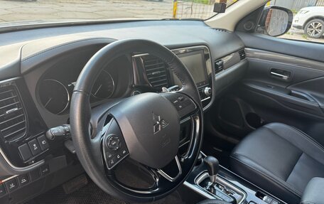 Mitsubishi Outlander III рестайлинг 3, 2021 год, 3 100 000 рублей, 14 фотография