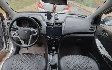 Hyundai Solaris II рестайлинг, 2011 год, 850 000 рублей, 7 фотография