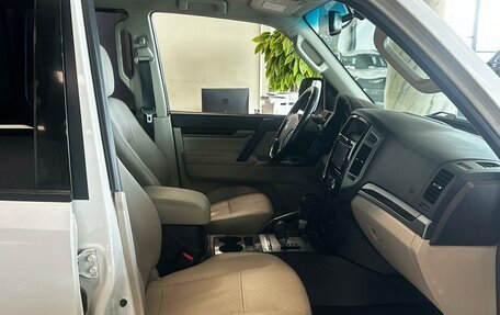 Mitsubishi Pajero IV, 2017 год, 3 900 000 рублей, 16 фотография