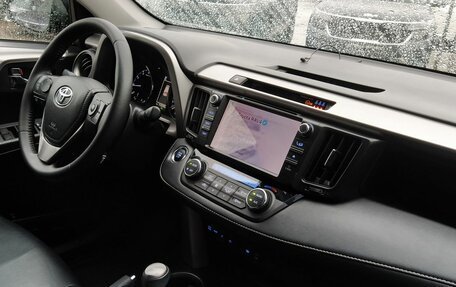 Toyota RAV4, 2019 год, 3 150 000 рублей, 26 фотография