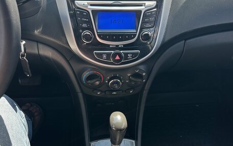 Hyundai Solaris II рестайлинг, 2013 год, 865 000 рублей, 10 фотография