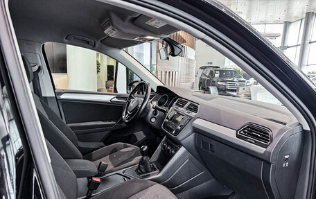 Volkswagen Tiguan II, 2017 год, 2 097 000 рублей, 13 фотография