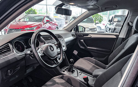 Volkswagen Tiguan II, 2017 год, 2 097 000 рублей, 20 фотография