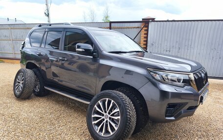 Toyota Land Cruiser Prado 150 рестайлинг 2, 2022 год, 7 450 000 рублей, 7 фотография