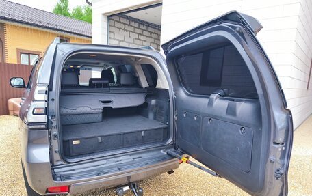 Toyota Land Cruiser Prado 150 рестайлинг 2, 2022 год, 7 450 000 рублей, 11 фотография