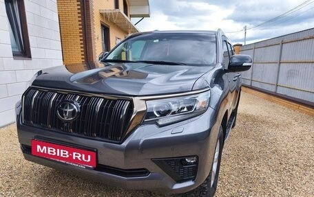 Toyota Land Cruiser Prado 150 рестайлинг 2, 2022 год, 7 450 000 рублей, 5 фотография