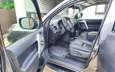 Toyota Land Cruiser Prado 150 рестайлинг 2, 2022 год, 7 450 000 рублей, 13 фотография