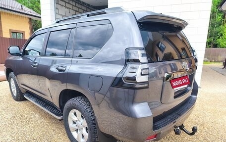 Toyota Land Cruiser Prado 150 рестайлинг 2, 2022 год, 7 450 000 рублей, 3 фотография