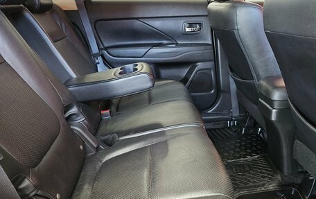 Mitsubishi Outlander III рестайлинг 3, 2015 год, 1 745 000 рублей, 14 фотография
