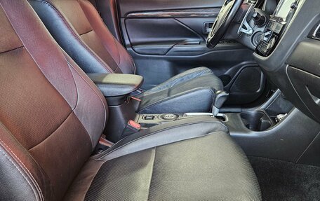 Mitsubishi Outlander III рестайлинг 3, 2015 год, 1 745 000 рублей, 13 фотография