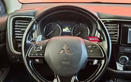 Mitsubishi Outlander III рестайлинг 3, 2015 год, 1 745 000 рублей, 12 фотография