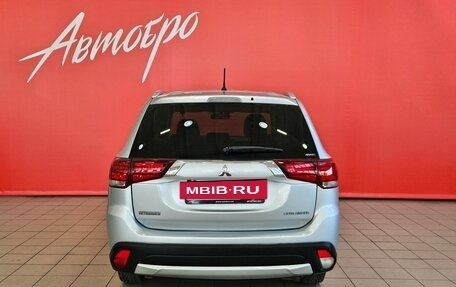 Mitsubishi Outlander III рестайлинг 3, 2015 год, 1 745 000 рублей, 4 фотография