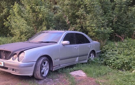 Mercedes-Benz E-Класс, 2000 год, 250 000 рублей, 1 фотография