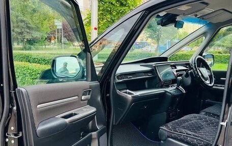 Honda Stepwgn IV, 2021 год, 1 970 000 рублей, 3 фотография