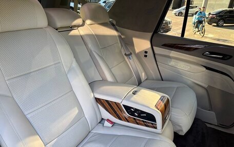 Cadillac Escalade V, 2021 год, 13 фотография