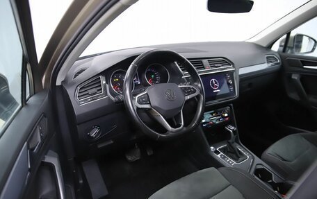 Volkswagen Tiguan II, 2021 год, 2 570 000 рублей, 10 фотография