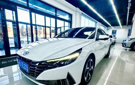 Hyundai Elantra, 2022 год, 1 500 000 рублей, 2 фотография