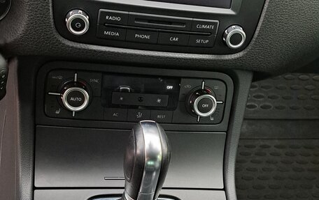 Volkswagen Touareg III, 2012 год, 2 350 000 рублей, 12 фотография