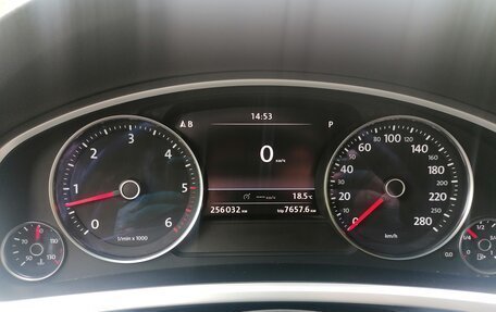 Volkswagen Touareg III, 2011 год, 2 500 000 рублей, 11 фотография
