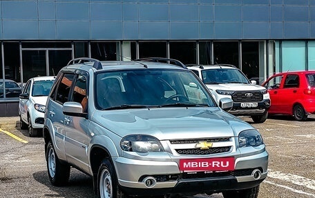 Chevrolet Niva I рестайлинг, 2018 год, 676 028 рублей, 2 фотография