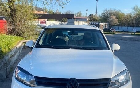 Volkswagen Touareg III, 2011 год, 1 680 000 рублей, 2 фотография