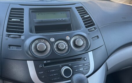 Mitsubishi Grandis, 2008 год, 800 000 рублей, 10 фотография