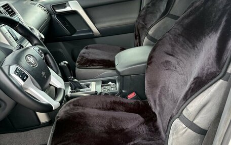 Toyota Land Cruiser Prado 150 рестайлинг 2, 2011 год, 2 650 000 рублей, 6 фотография