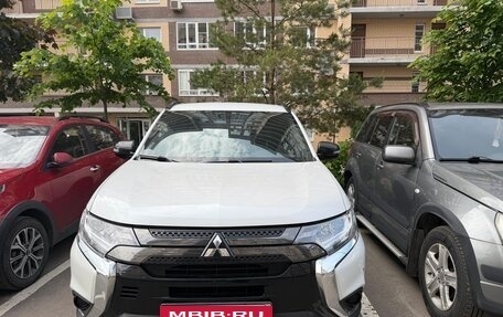 Mitsubishi Outlander III рестайлинг 3, 2021 год, 2 370 000 рублей, 1 фотография