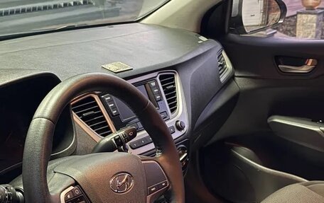 Hyundai Solaris II рестайлинг, 2019 год, 1 370 000 рублей, 8 фотография