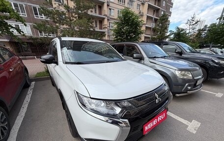 Mitsubishi Outlander III рестайлинг 3, 2021 год, 2 370 000 рублей, 4 фотография