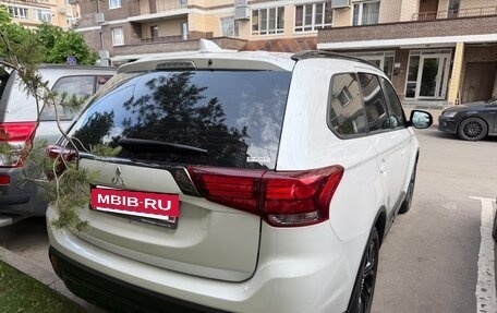 Mitsubishi Outlander III рестайлинг 3, 2021 год, 2 370 000 рублей, 2 фотография