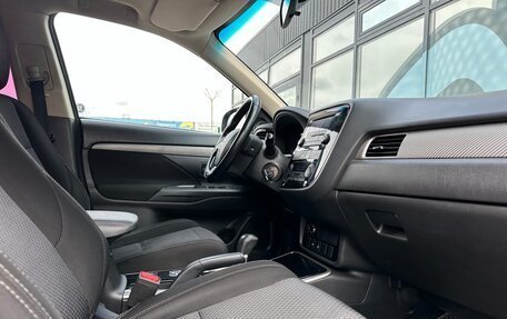 Mitsubishi Outlander III рестайлинг 3, 2017 год, 1 947 000 рублей, 7 фотография