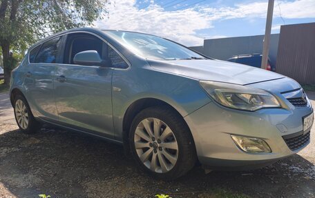 Opel Astra J, 2011 год, 690 000 рублей, 1 фотография