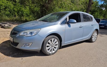 Opel Astra J, 2011 год, 690 000 рублей, 2 фотография