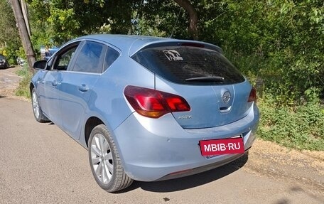 Opel Astra J, 2011 год, 690 000 рублей, 3 фотография