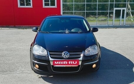 Volkswagen Jetta VI, 2010 год, 645 000 рублей, 2 фотография
