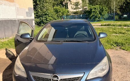 Opel Astra J, 2011 год, 520 000 рублей, 2 фотография