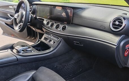 Mercedes-Benz E-Класс, 2018 год, 3 200 000 рублей, 14 фотография