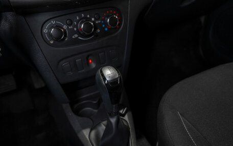 Renault Logan II, 2019 год, 1 145 000 рублей, 13 фотография