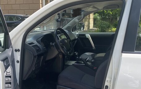 Toyota Land Cruiser Prado 150 рестайлинг 2, 2018 год, 5 200 000 рублей, 3 фотография